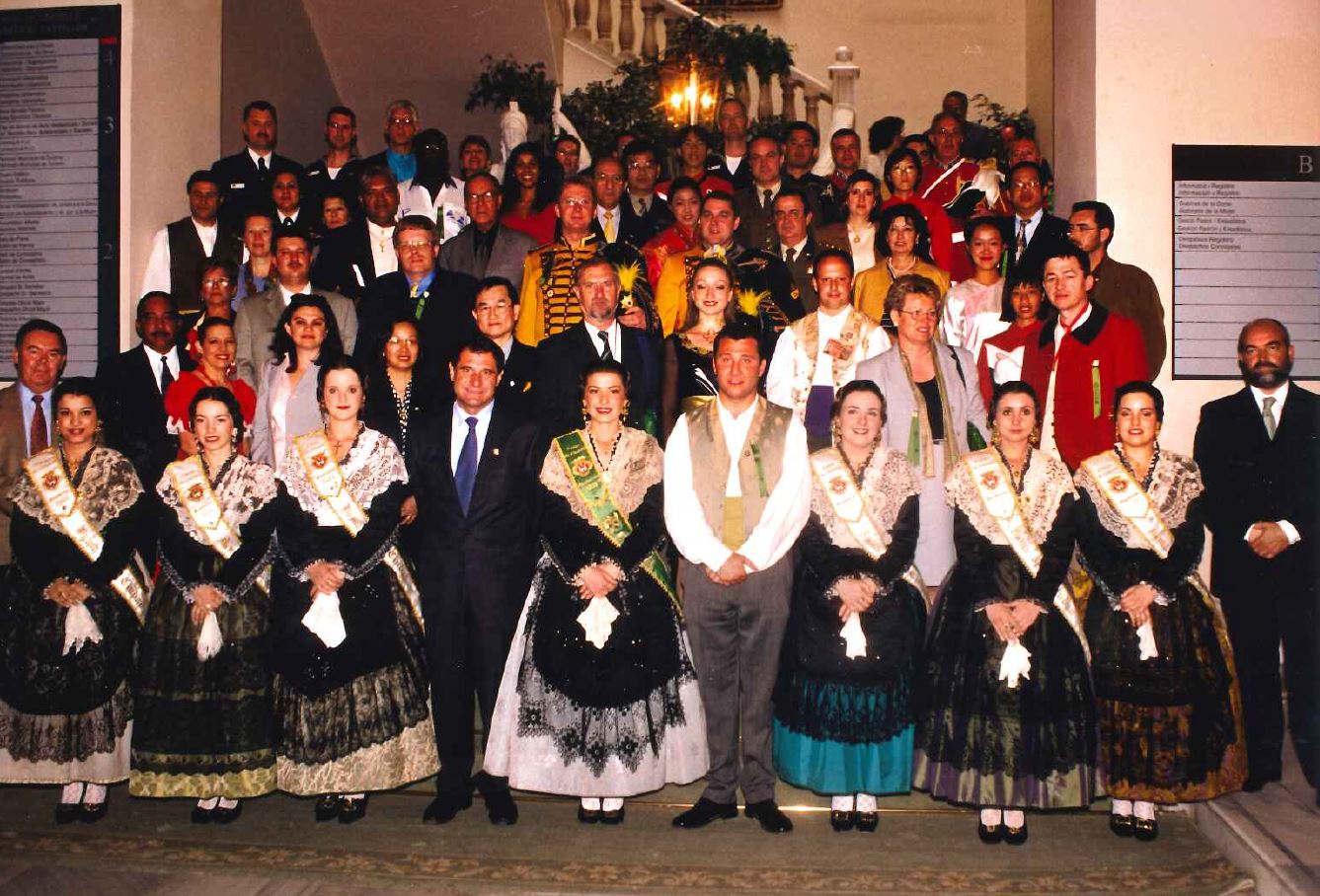 Escalera recepción oficial 2002